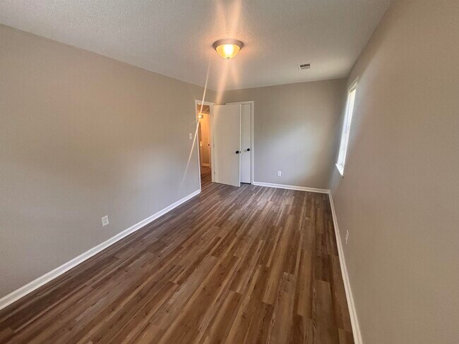 Building Photo - 2076 Goff Ave