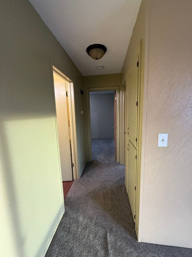 Building Photo - 800 Whitaker Dr