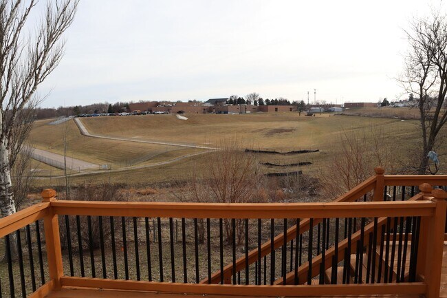 Building Photo - La Vista Home For Rent