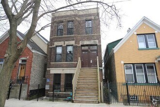 Building Photo - 2031 W Moffat St
