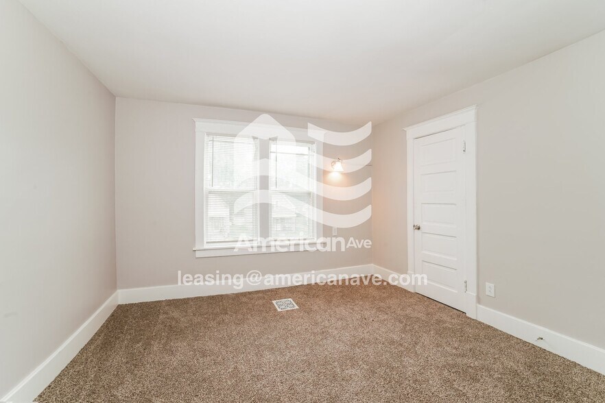 Building Photo - 2140 N Maryland Ave