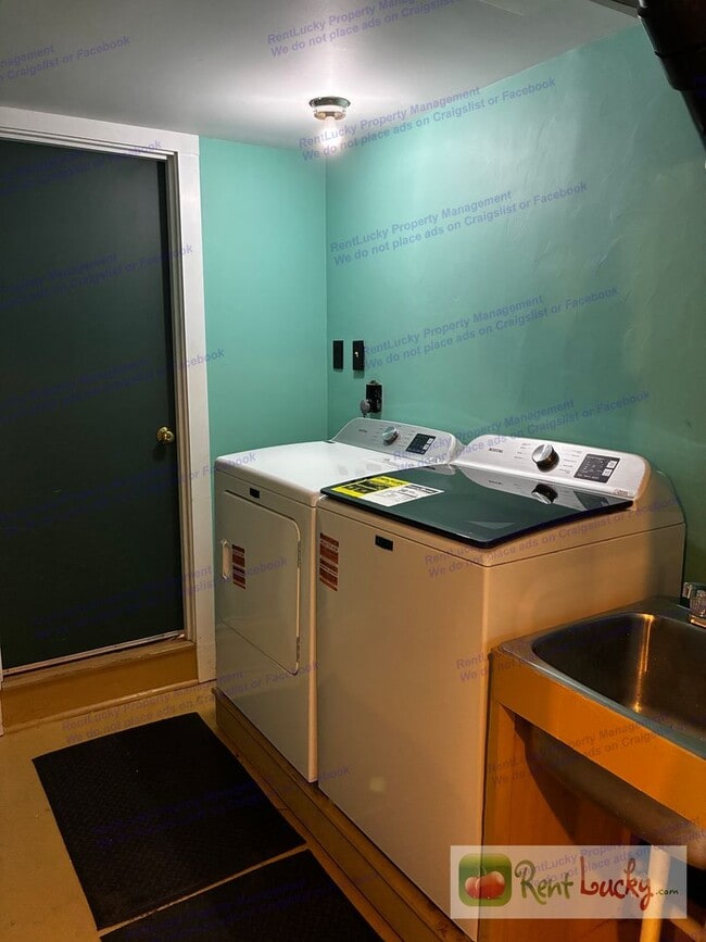 Building Photo - 2BR/2BA Home in Maple Leaf – Amazing Finished Attic + Driveway Parking