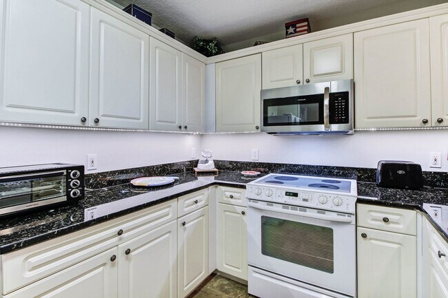 Building Photo - 403 Tarpon Ave
