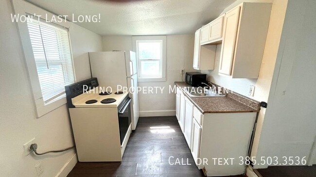 Building Photo - 1 Bedroom plus Den/1 Bathroom Apartment in...