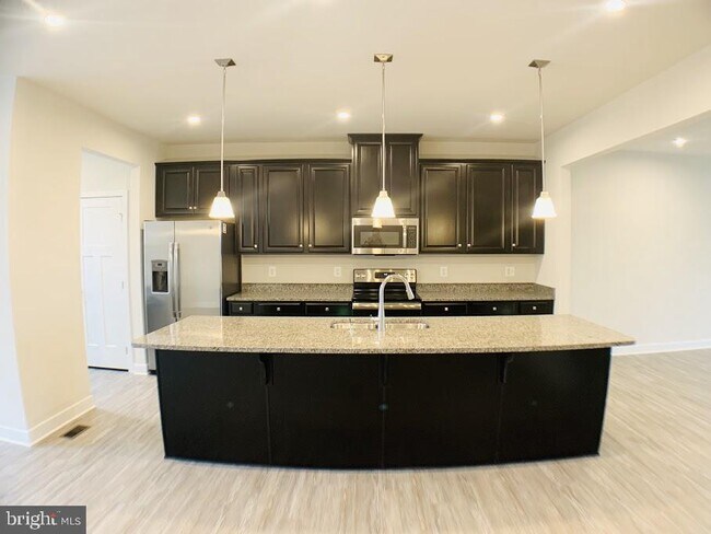 Building Photo - 11380 Willow Green Cir