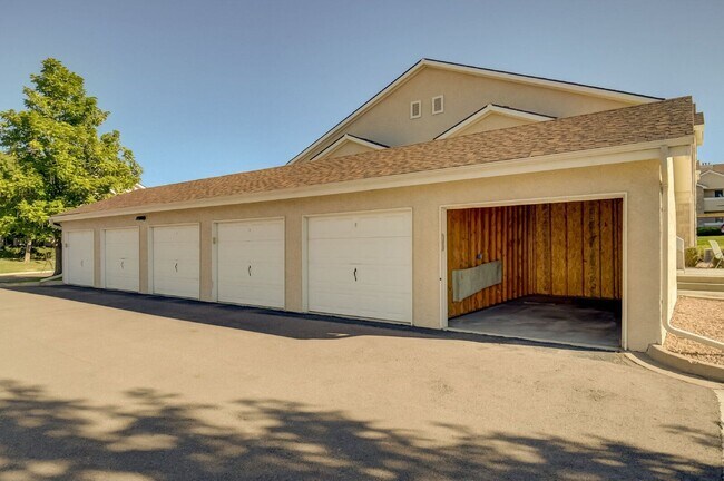 Building Photo - 3855 Strawberry Field Grove