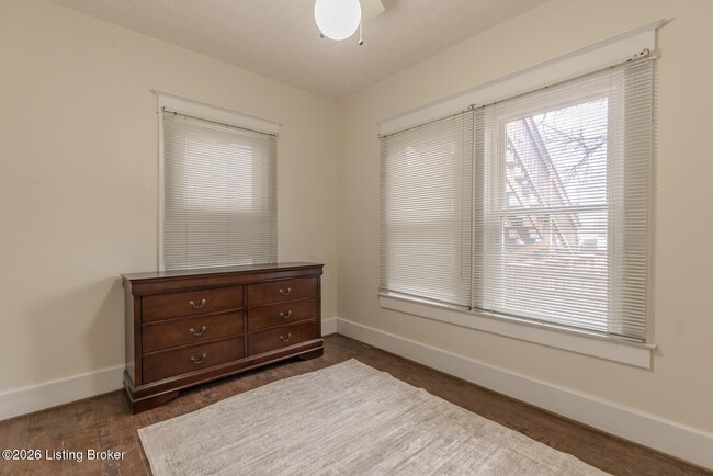 Building Photo - 2905 S 4th St