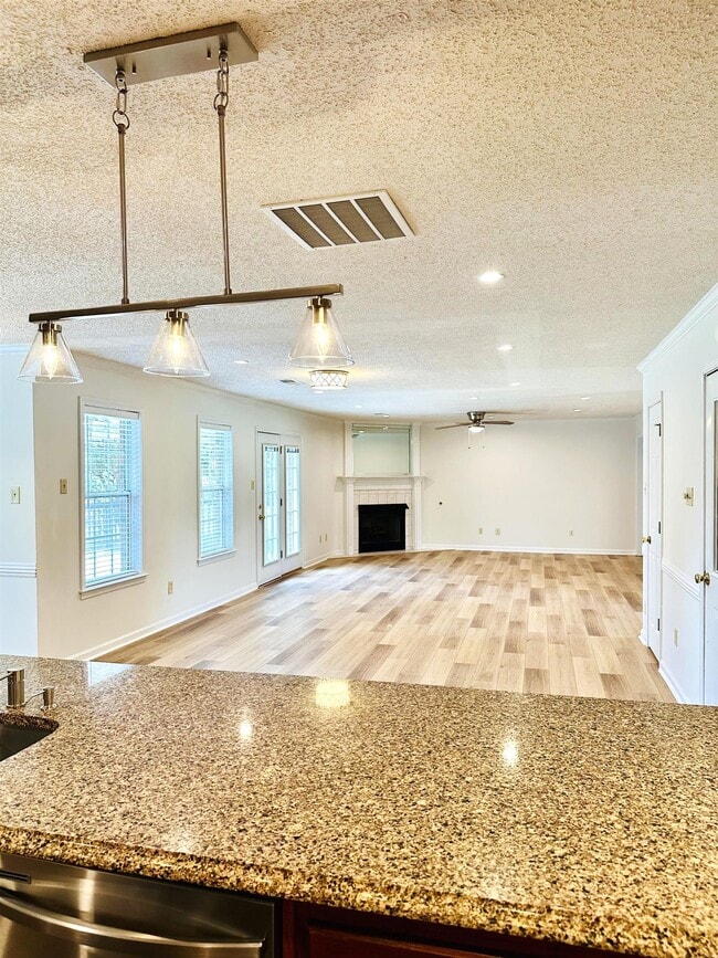 Building Photo - 680 Duncan Dr
