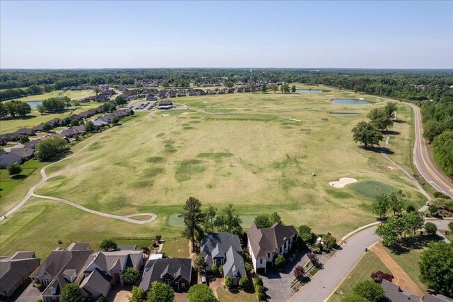 Building Photo - 20 Pine Meadows Ln