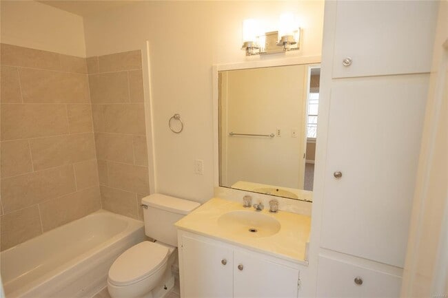 Building Photo - 2043 Hazel Hedge Ln