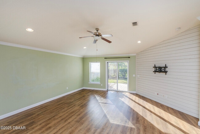 Building Photo - 309 Grande Lake Dr