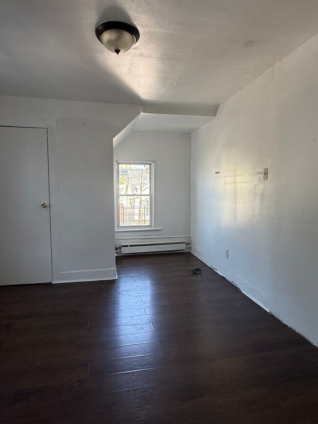 Building Photo - 115 Oraton St