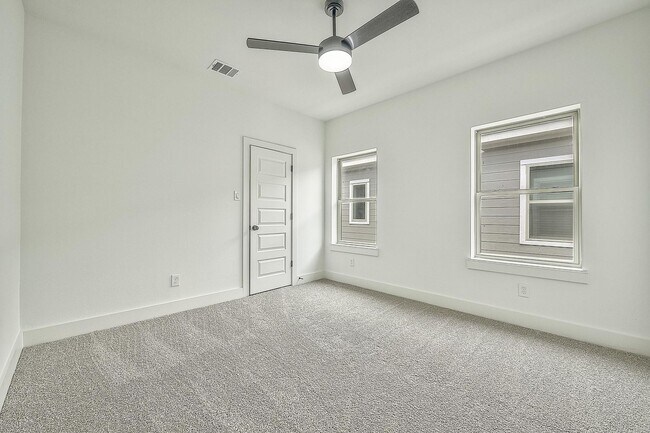 Building Photo - 1632 Davis Ave
