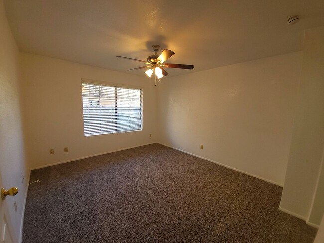 Building Photo - TEMPE CONDO WITH SPLIT BEDROOMS!