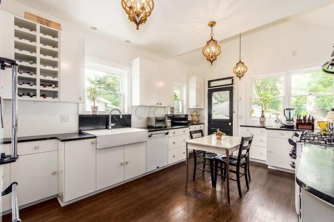 Building Photo - 445 Oakland Park Ave