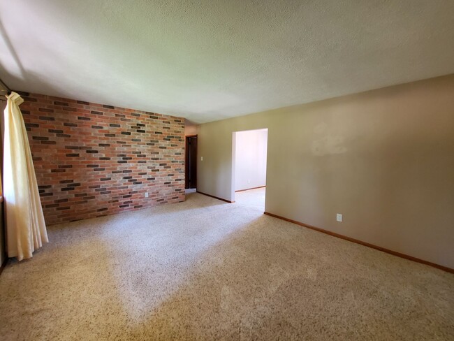 Building Photo - FOR RENT- Crestline Ave- Gorgeous Home in ...