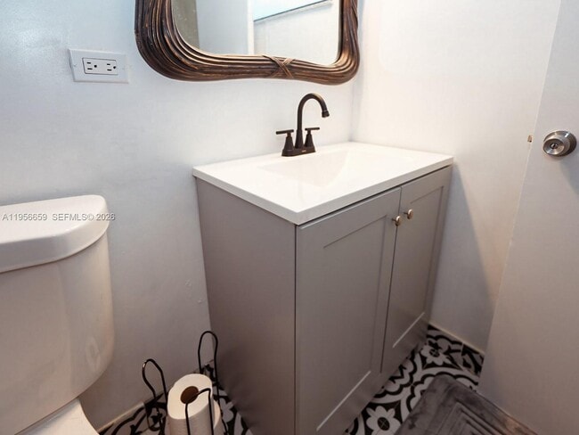 Building Photo - 130 S Shore Dr