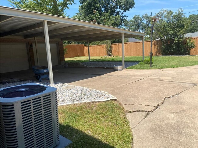 Building Photo - 1806 Robin Ln