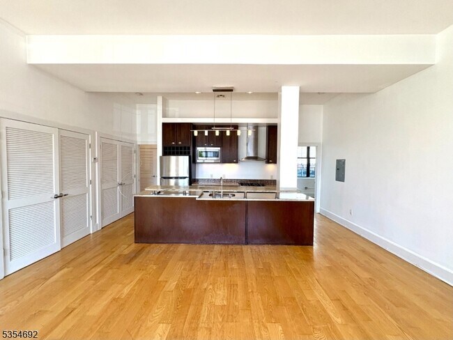 Building Photo - 988 Johnson Pl