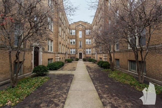 Building Photo - 2112 W Ainslie St