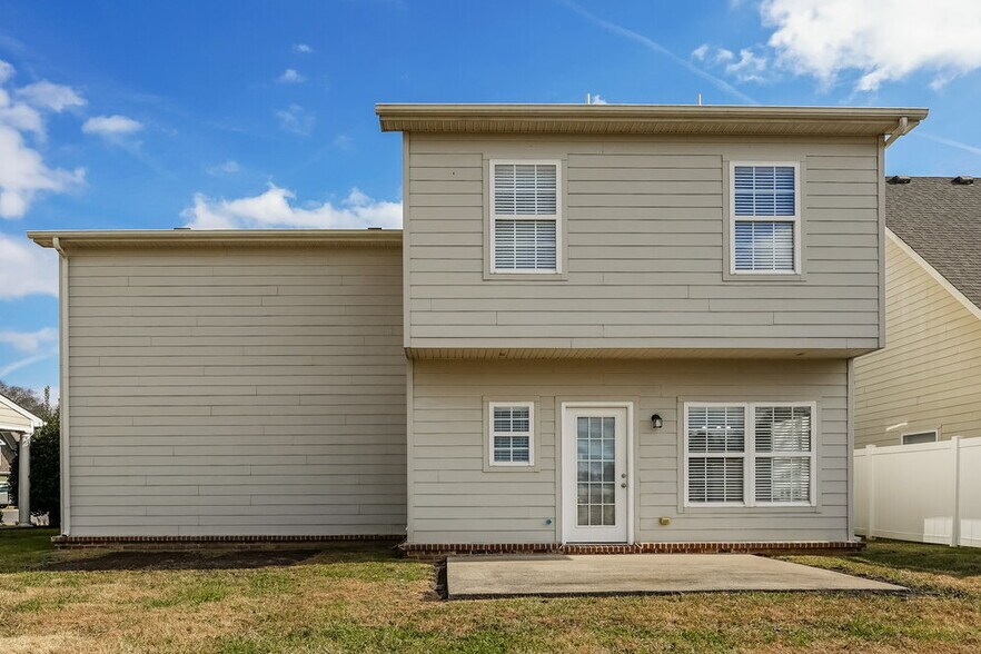 Building Photo - 1521 Barnsley Dr