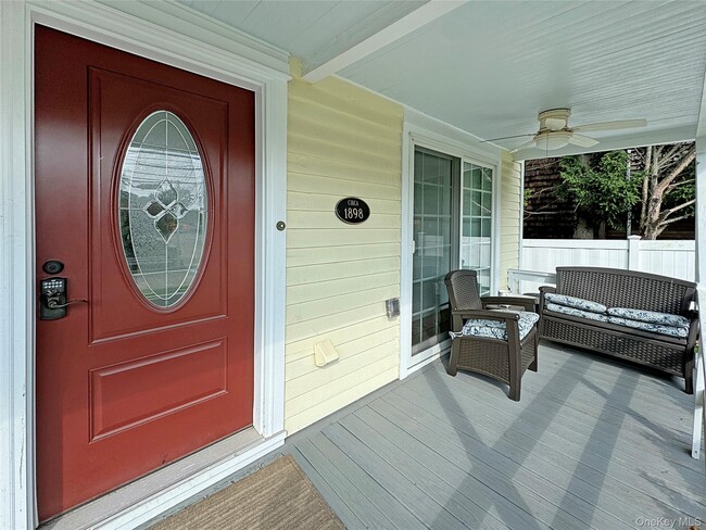 Building Photo - 471 Main St