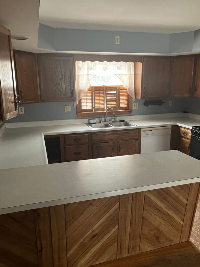 Building Photo - 612 Wallace Dr