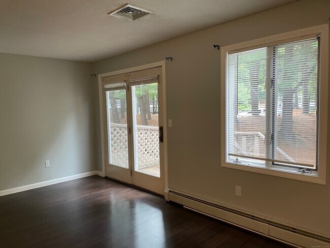 Building Photo - 110 Songbird Ln