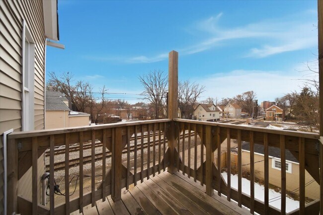 Building Photo - 3002 E 81st St