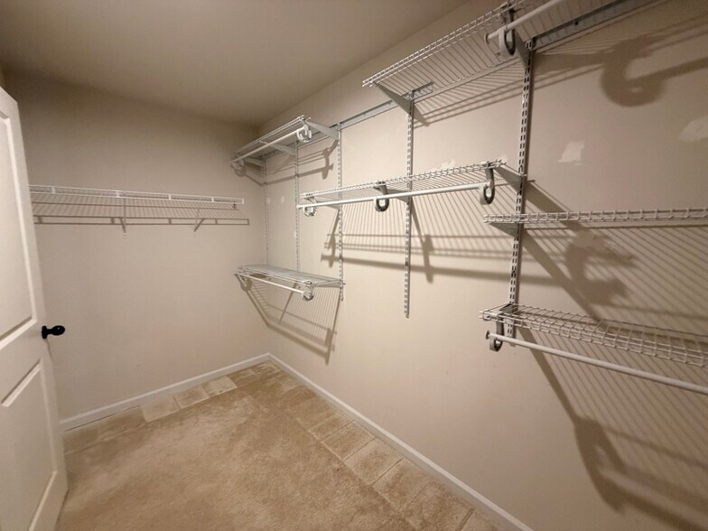 Building Photo - 3012 Blue Brook Ln