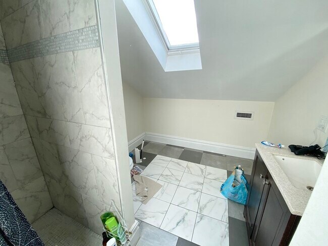 Building Photo - 89 Cedar St