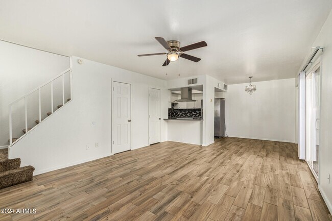 Building Photo - 4718 W Orangewood Ave