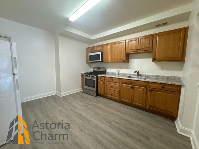 Primary Photo - 1303 N Milton Ave