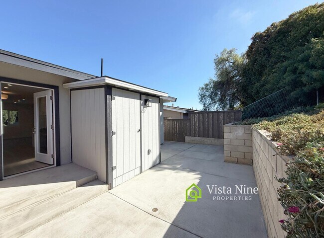 Building Photo - 665-669 Townsite Drive - 667 Townsite Dr