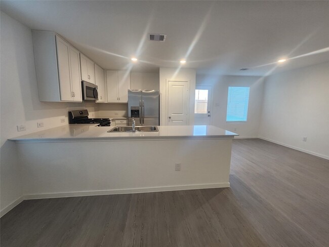 Building Photo - 715 Amberwood Creek Dr