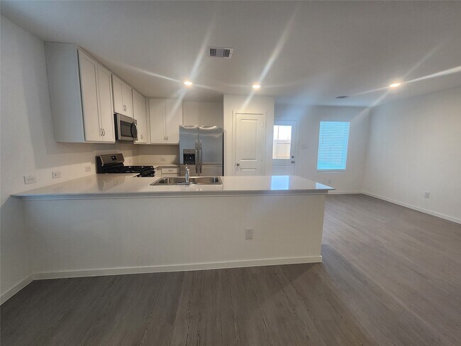 Building Photo - 715 Amberwood Crk Dr