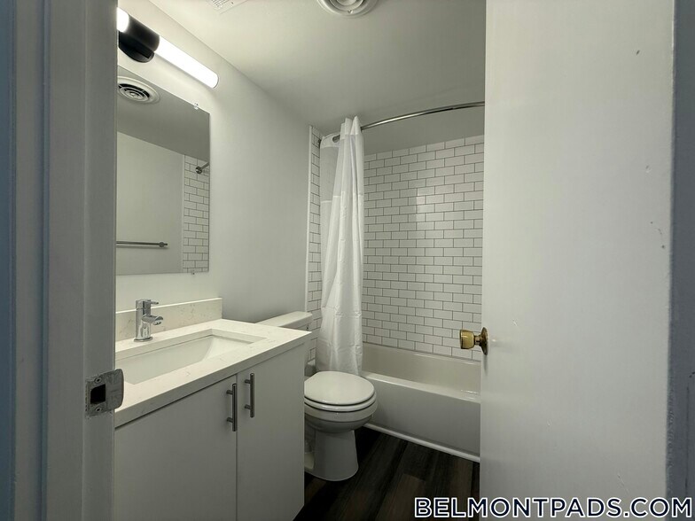 Building Photo - 55 Hill Rd