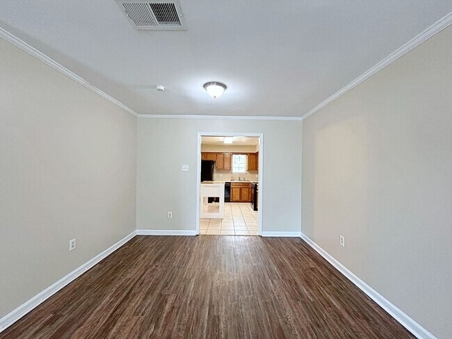 Building Photo - Prime 3 Bed, 2.5 Bath with Fireplace & Fenced Patio!