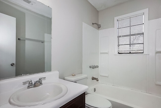 Building Photo - 3476 Postell Dr