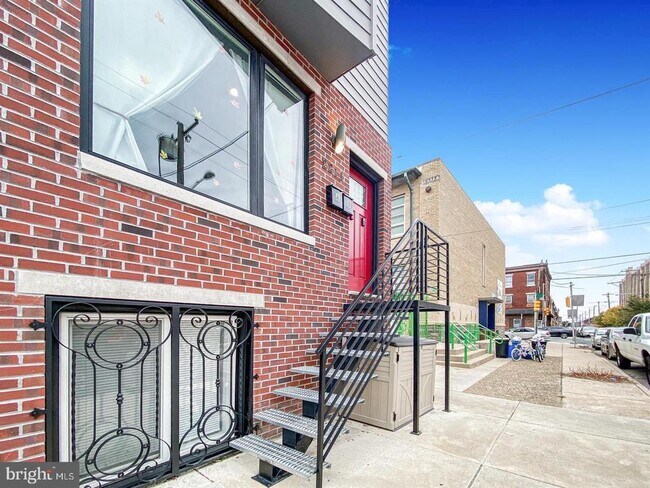Building Photo - 2211 Moore St
