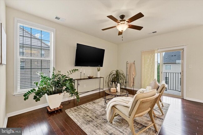 Building Photo - 2557 Campus Way N