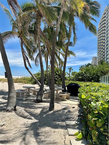 Building Photo - 1012 N Ocean Blvd