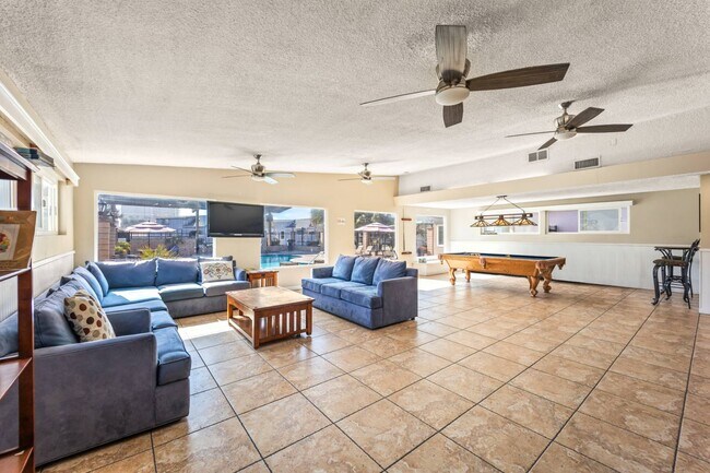 Building Photo - 80 Huntington St