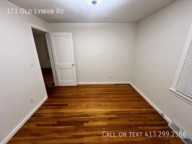 Building Photo - 171 Old Lyman Rd