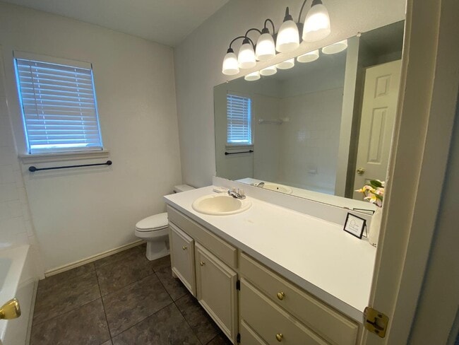 Building Photo - 401 Kline Ave