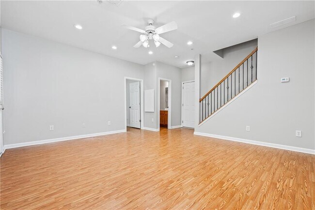 Building Photo - 4721 Creekside Villas Way