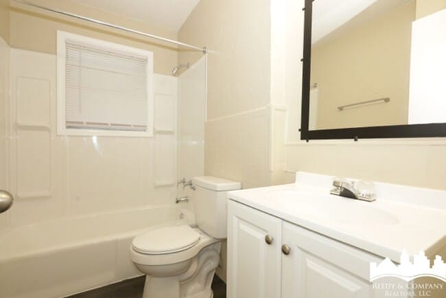 Building Photo - 6465 Forest Glen Dr