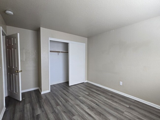 Building Photo - Beautiful 2 bedroom 2 bathroom condo in Or...