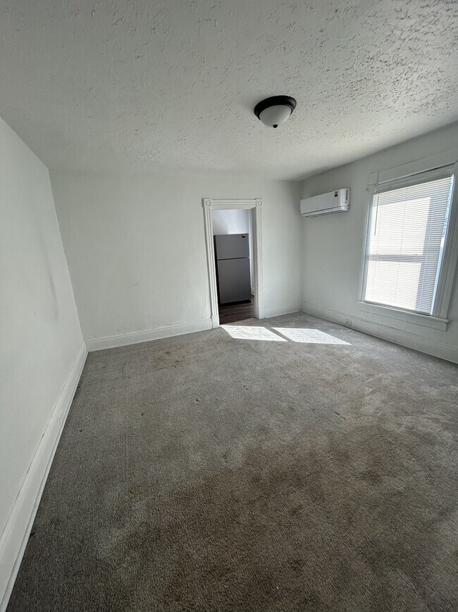 Building Photo - 2228 Tulip St