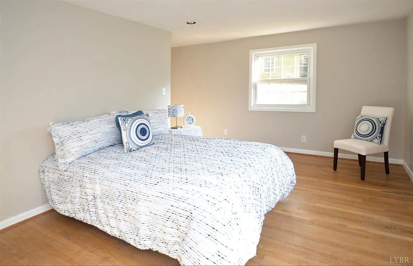 Master Bedroom - 4204 Tremont St